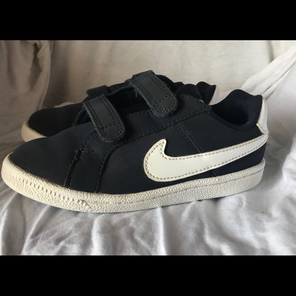 Nike toddler court royale shoes